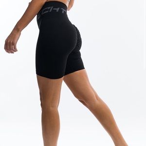 Echt arise scrunch shorts. Brand new